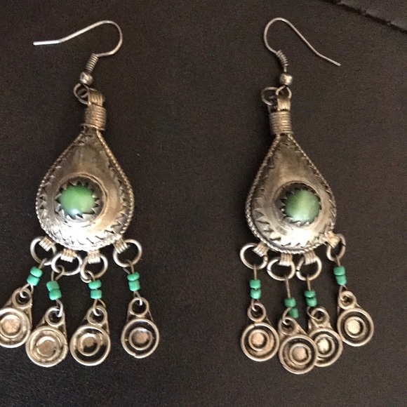 Vintage Green Stone Dangling Earrings - Picture 3 of 8